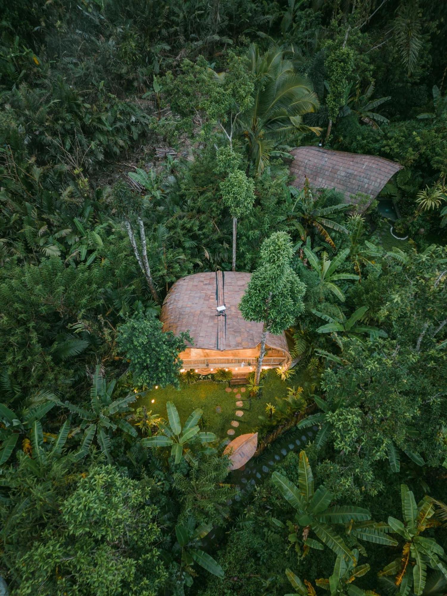Alamvaya Bali Bamboo House Villa ซิเดอมัน ภายนอก รูปภาพ