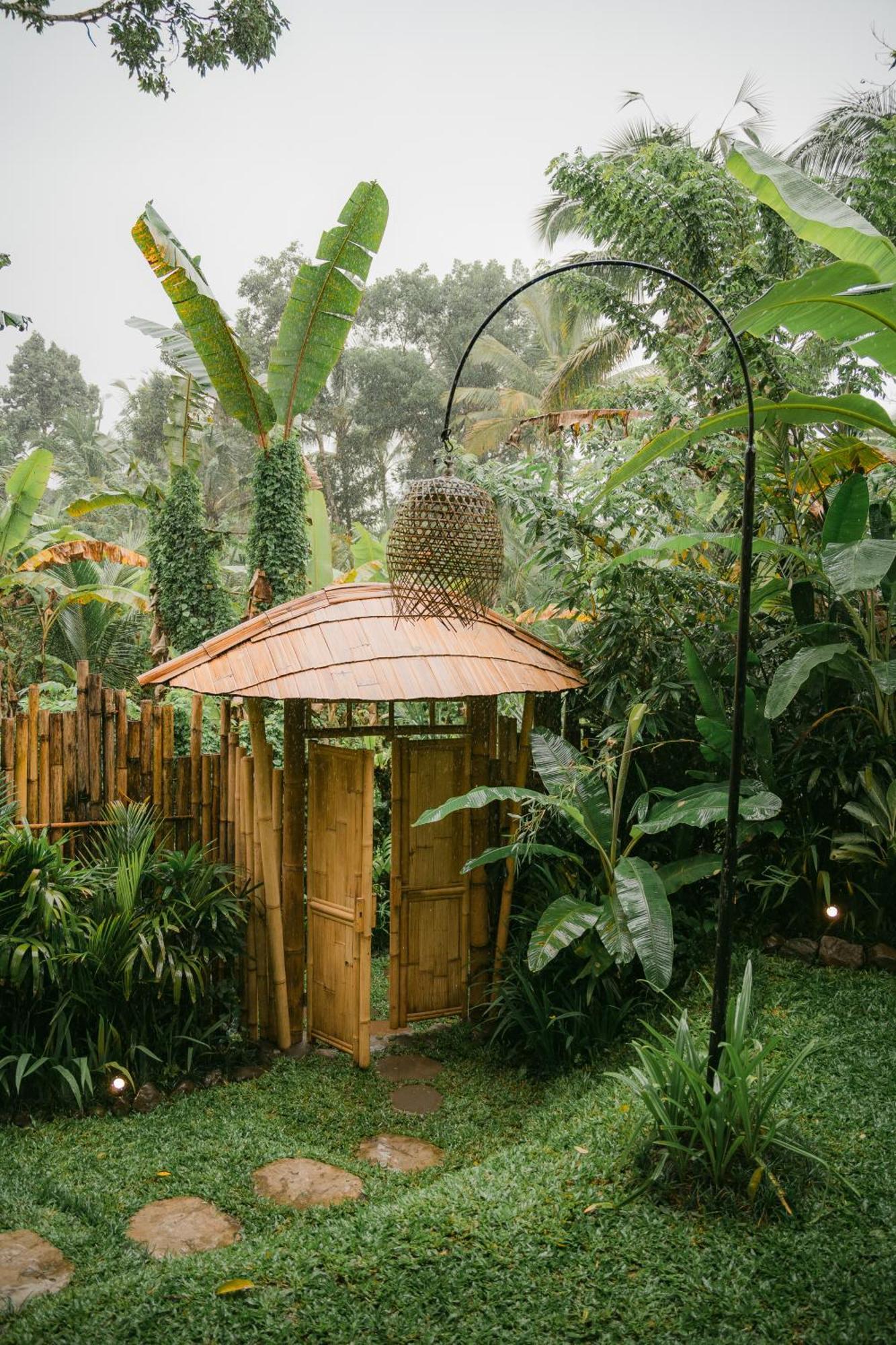 Alamvaya Bali Bamboo House Villa ซิเดอมัน ภายนอก รูปภาพ
